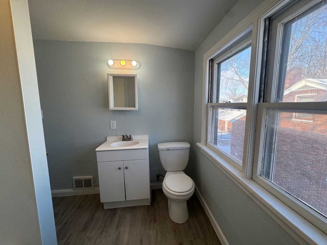 704 W 21st St - Photo 2 of 47