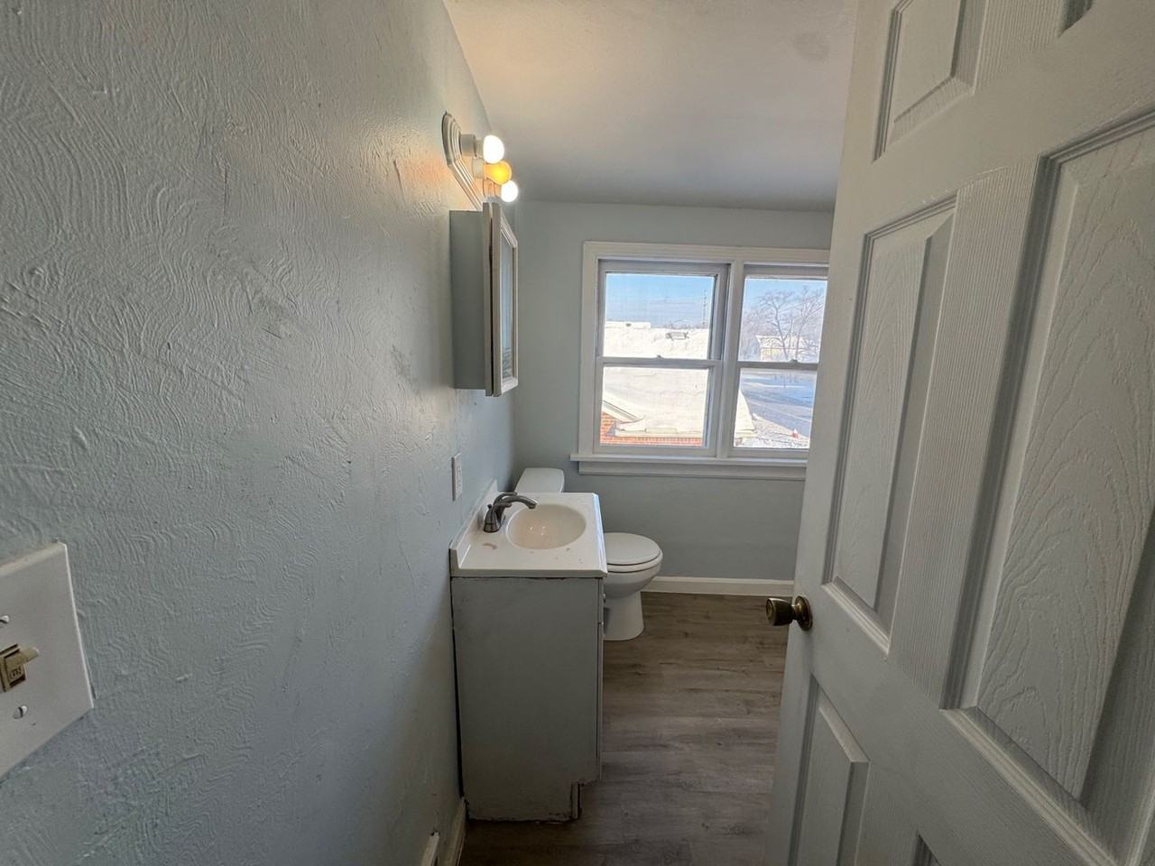 704 W 21st St - Photo 4 of 47