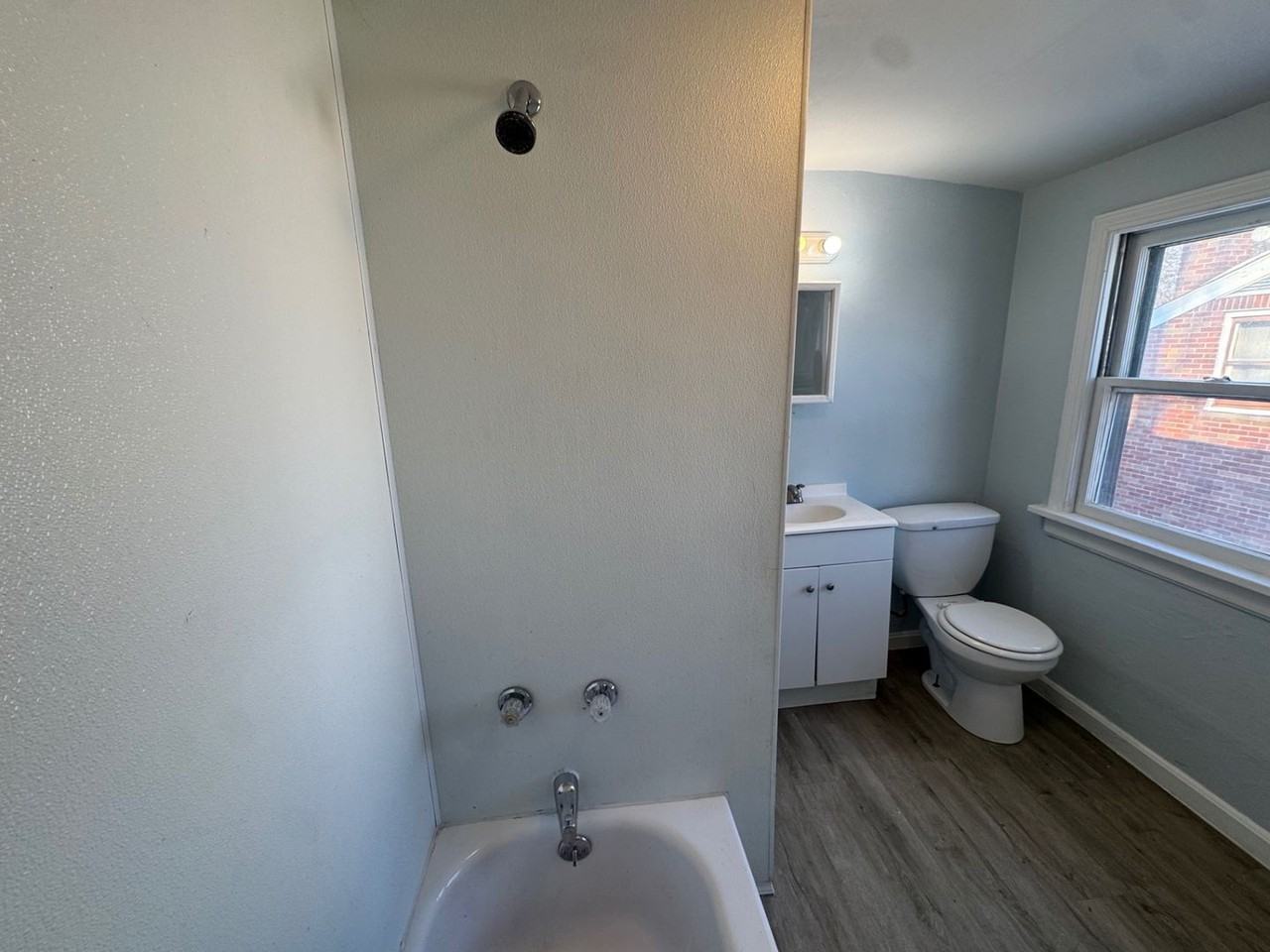 704 W 21st St - Photo 5 of 47