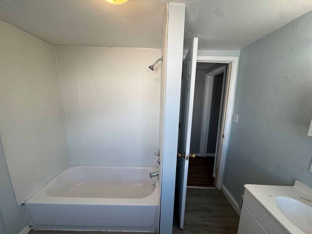 704 W 21st St - Photo 6 of 47