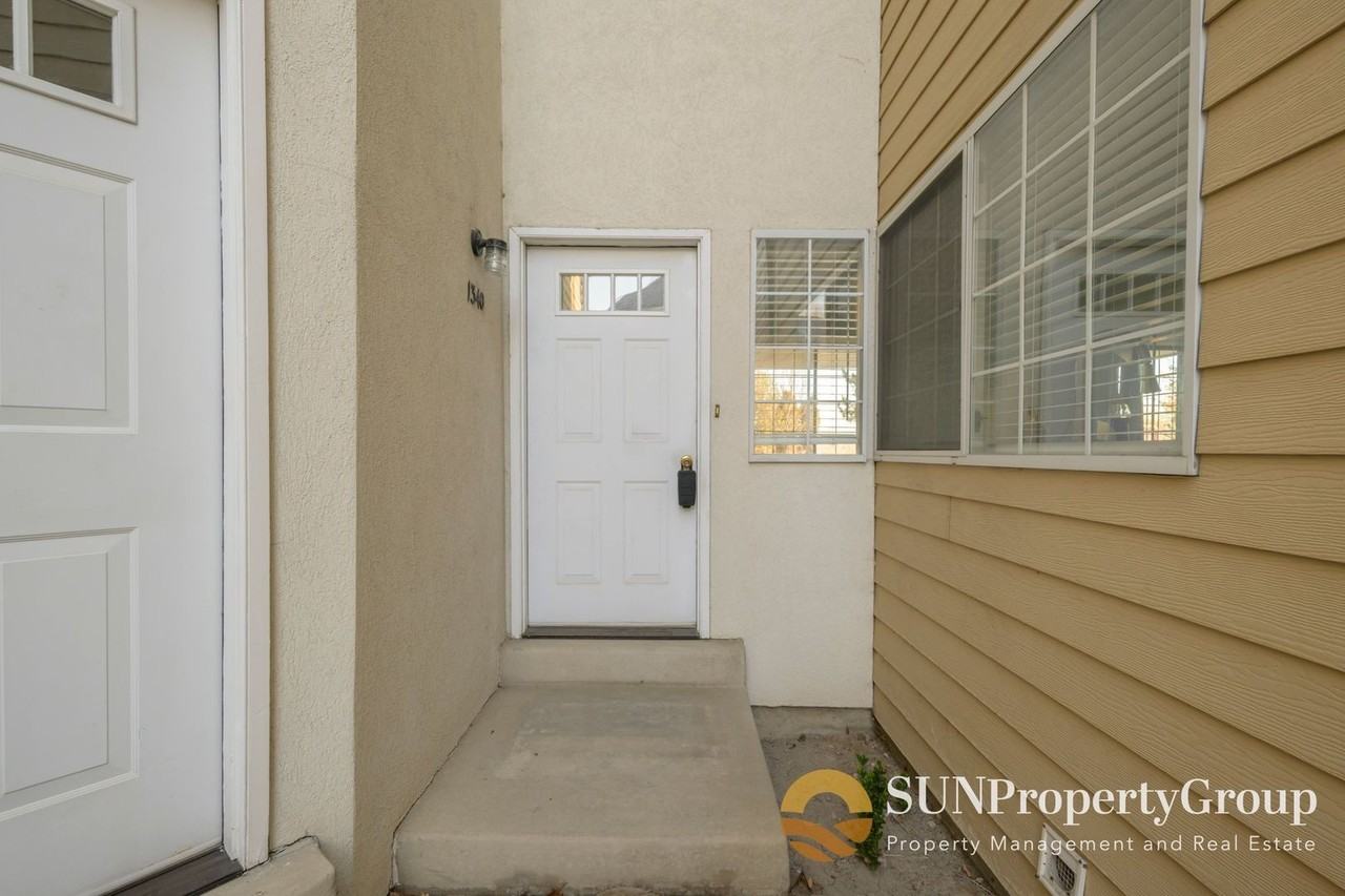 1340 W Ocean Ct - Photo 3 of 20