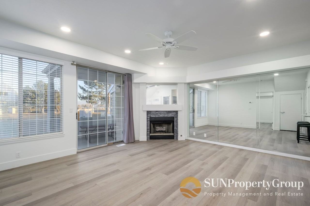 1340 W Ocean Ct - Photo 5 of 20