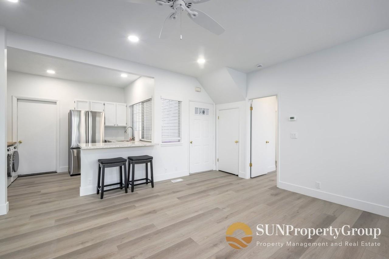 1340 W Ocean Ct - Photo 7 of 20