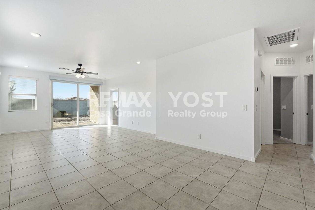 40499 W Sunland Dr - Photo 2 of 20