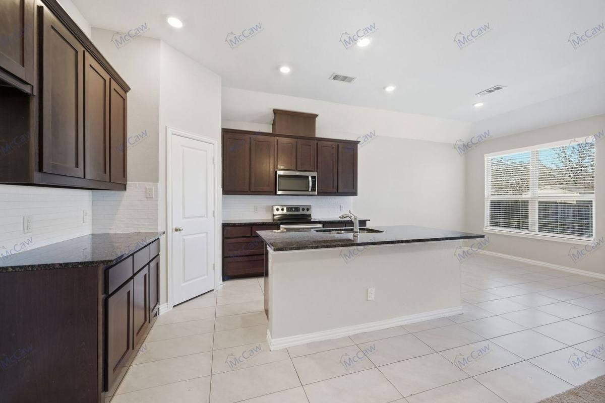 1405 Raleigh Path Rd - Photo 3 of 10