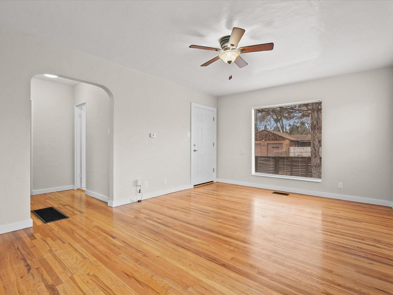 545 Modoc St - Photo 6 of 28