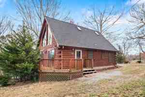 featured image of 15595 Lakeview Dr