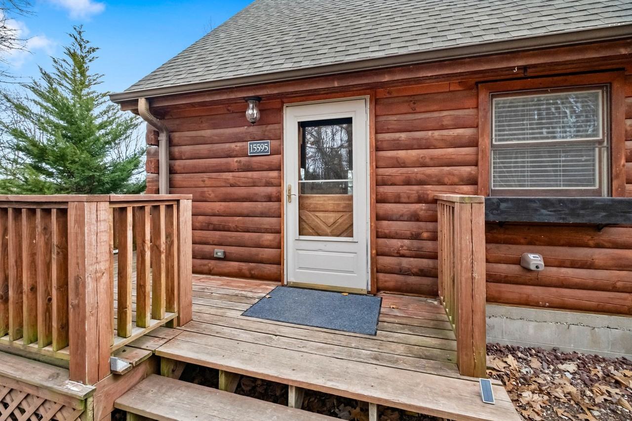 15595 Lakeview Dr - Photo 4 of 30