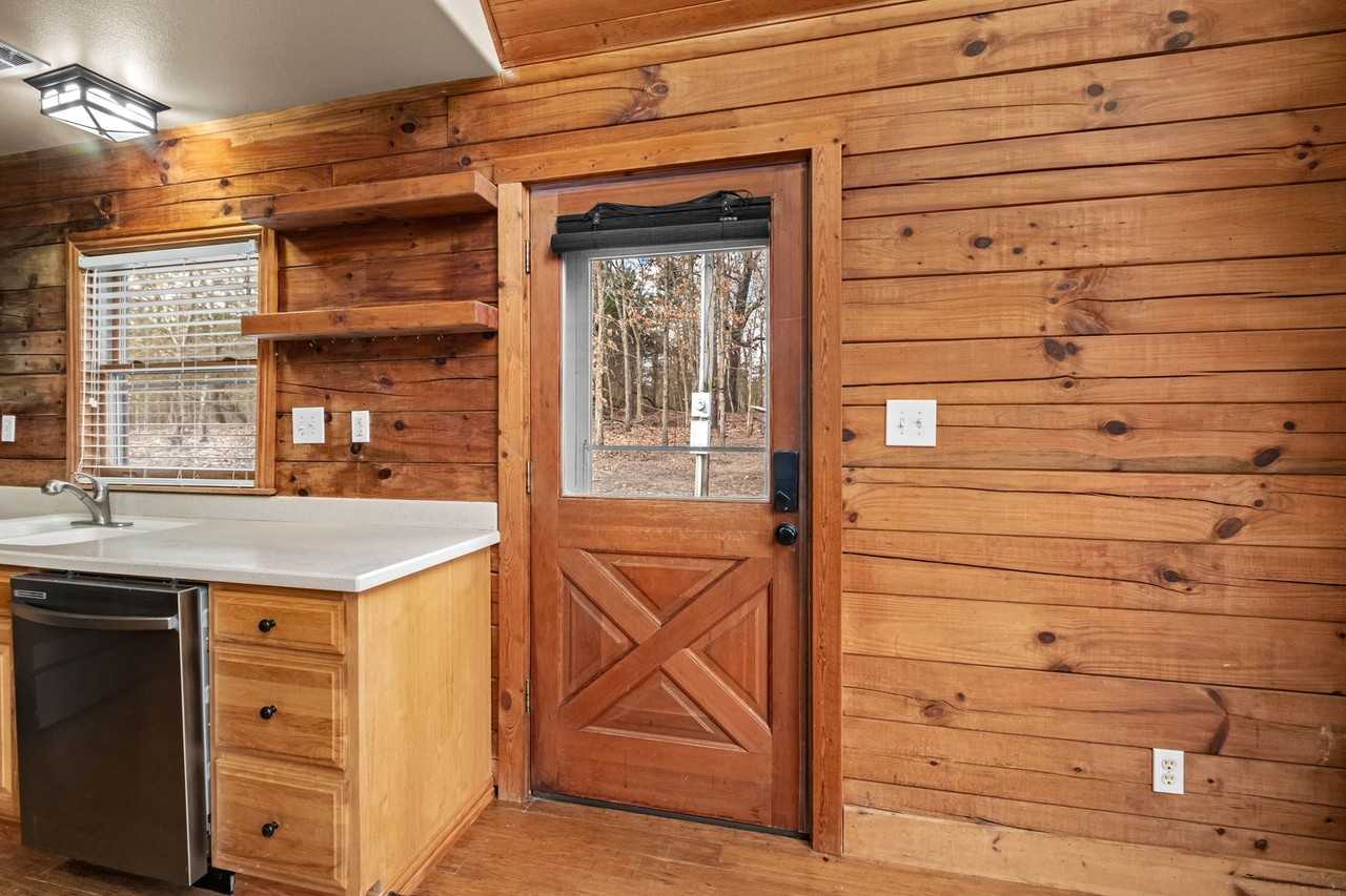 15595 Lakeview Dr - Photo 5 of 30