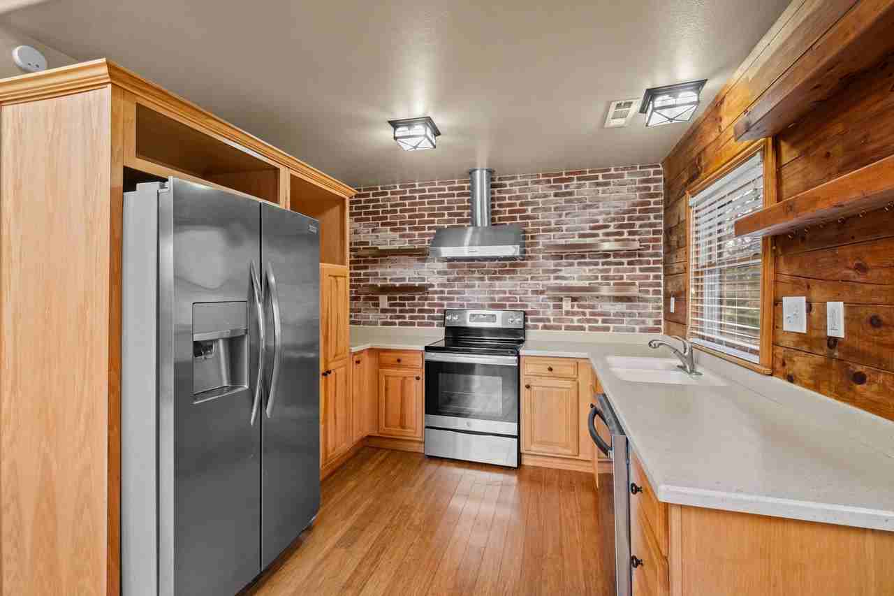 15595 Lakeview Dr - Photo 7 of 30