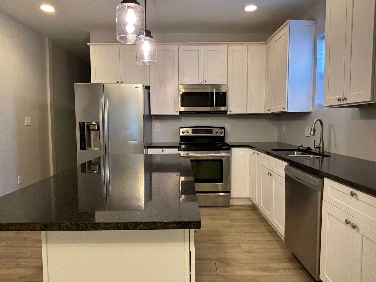 1338-40 Barth - Photo 3 of 31