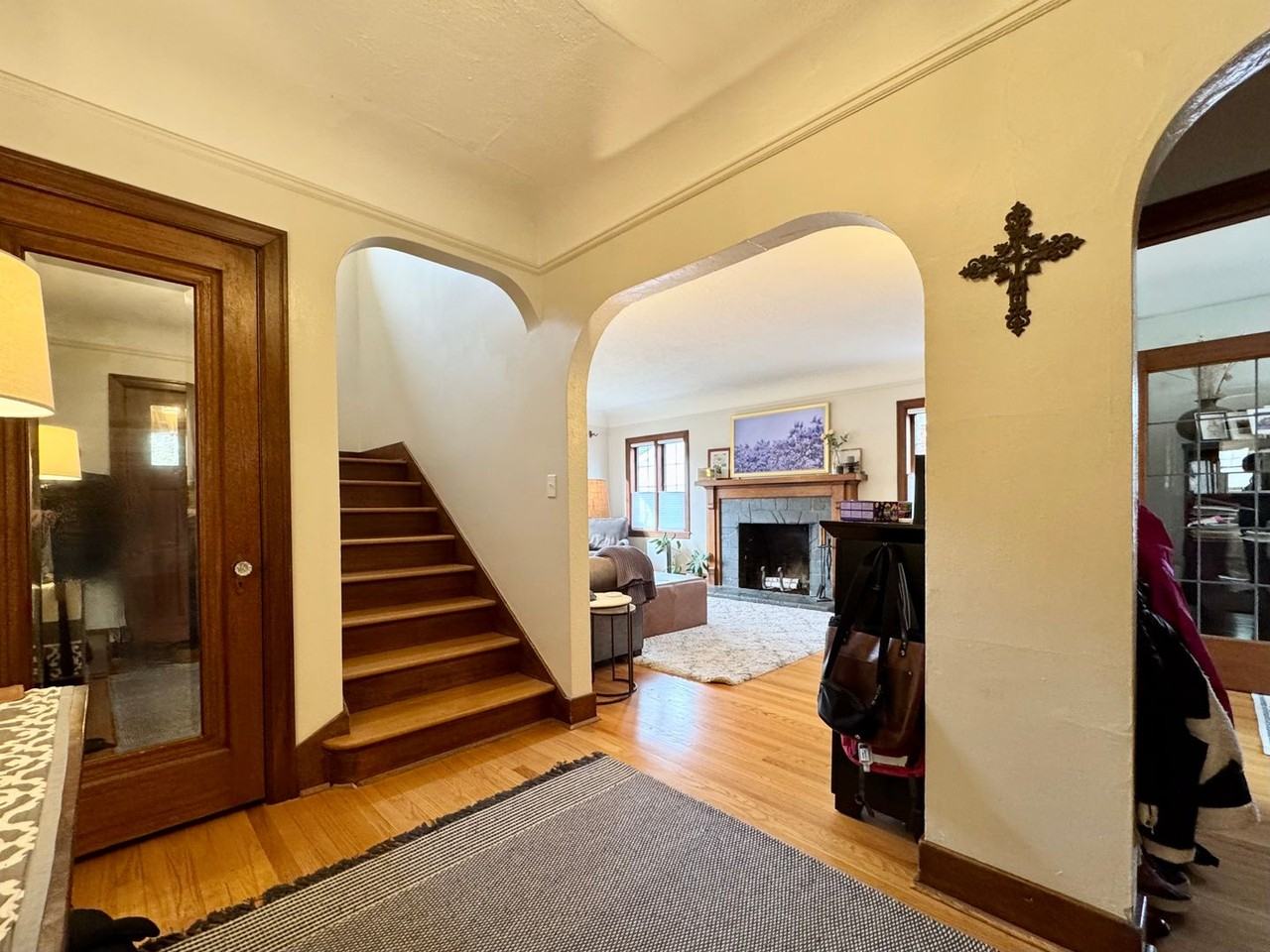 2335 47th Ave Sw - Photo 2 of 24