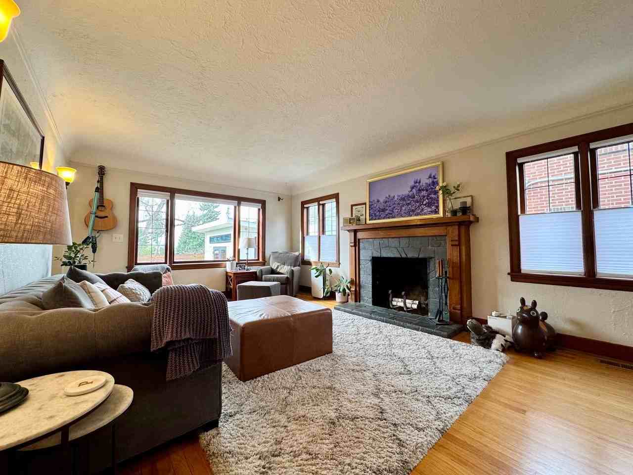 2335 47th Ave Sw - Photo 3 of 24