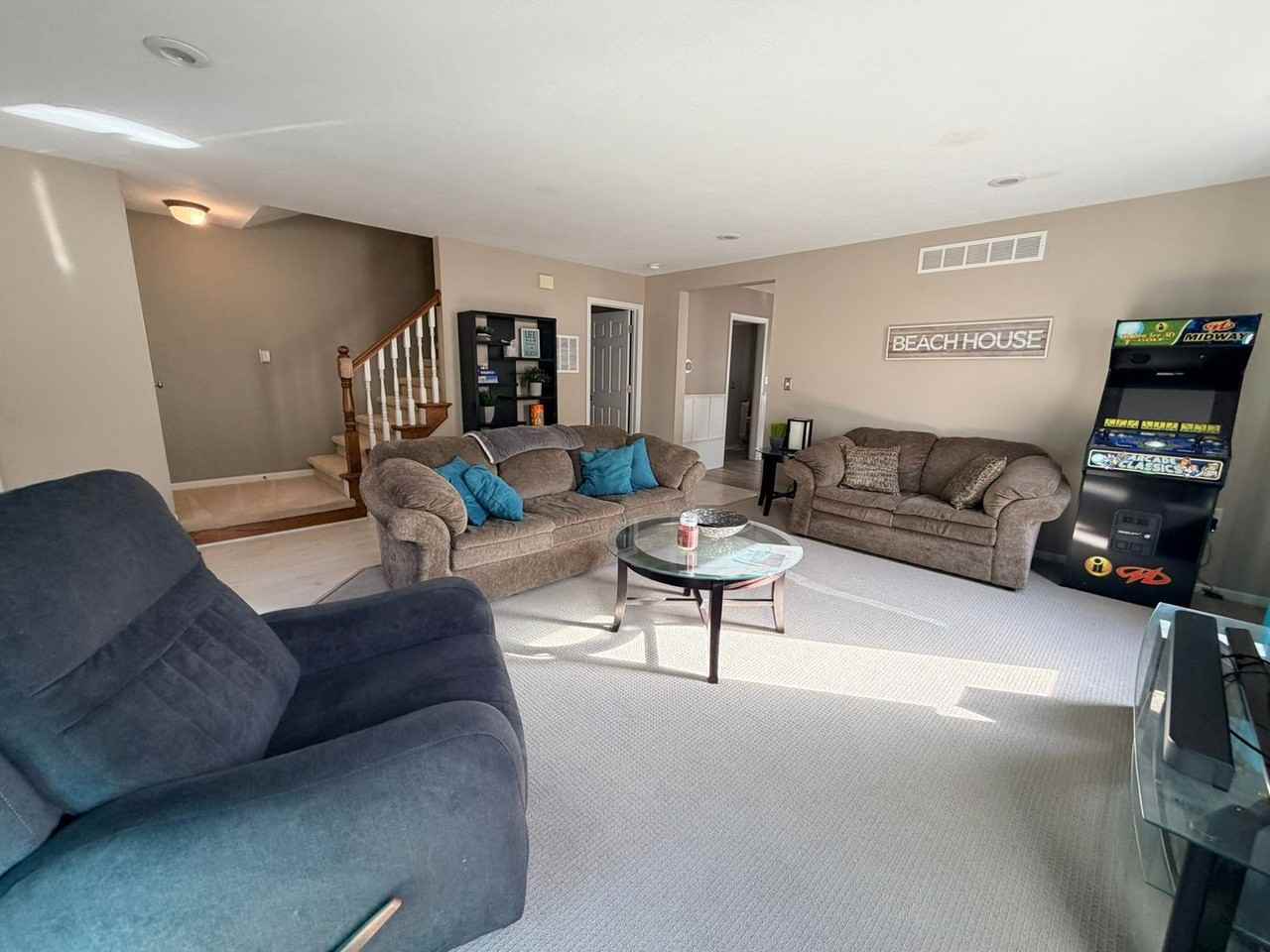 263 Irving St - Photo 4 of 28