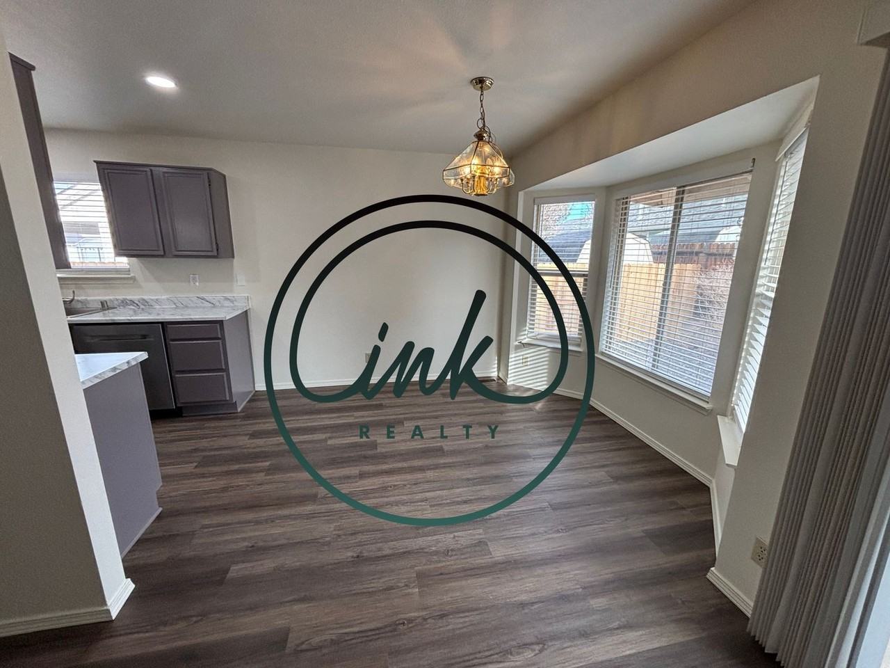 1320 E Marion Russell Dr - Photo 2 of 10