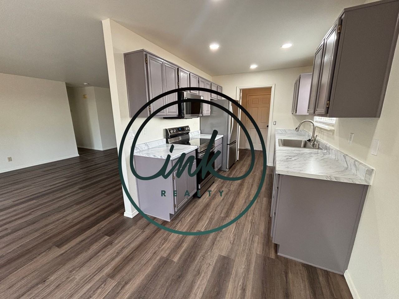 1320 E Marion Russell Dr - Photo 3 of 10