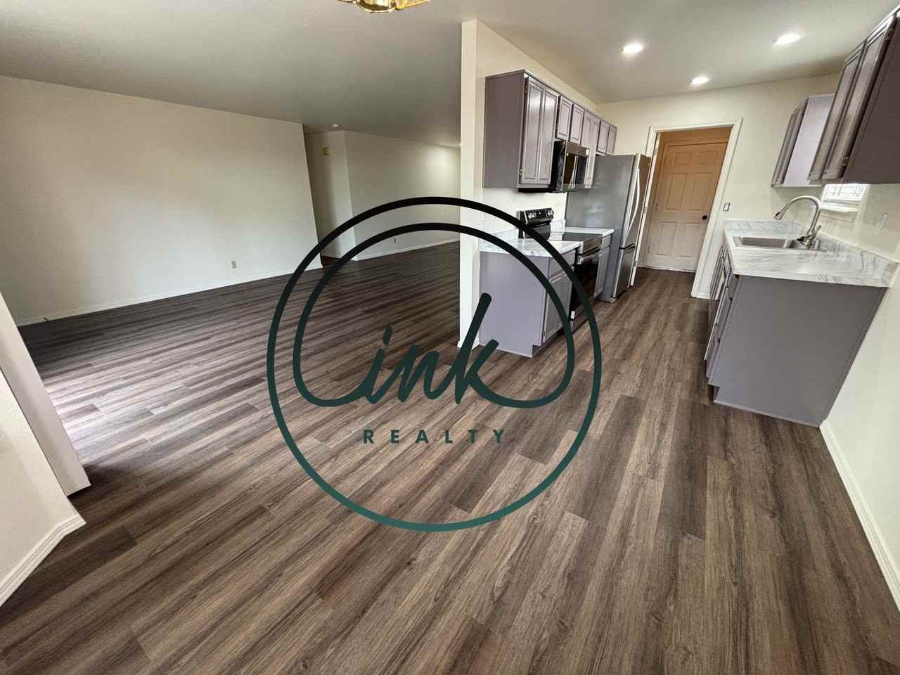 1320 E Marion Russell Dr - Photo 4 of 10