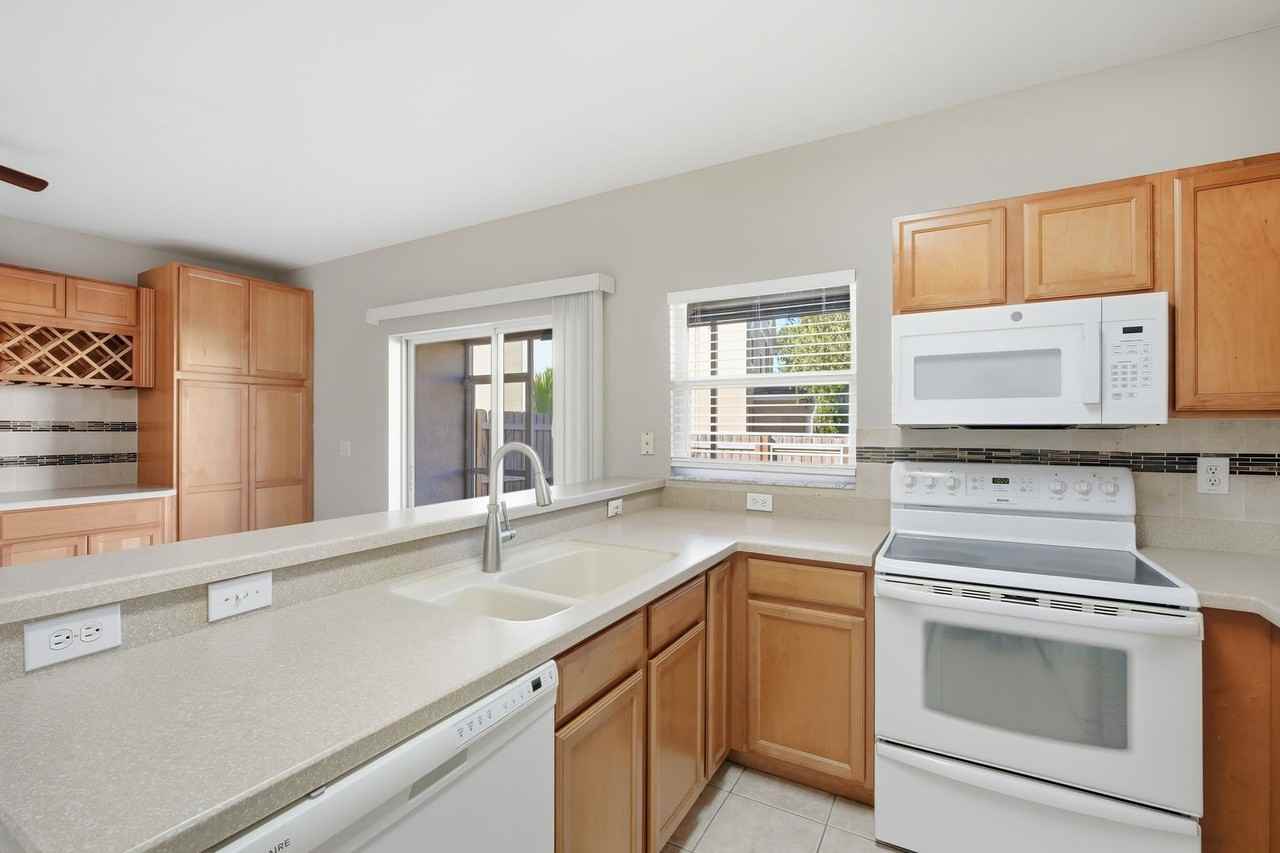 1417 Sedgwick Dr - Photo 2 of 22