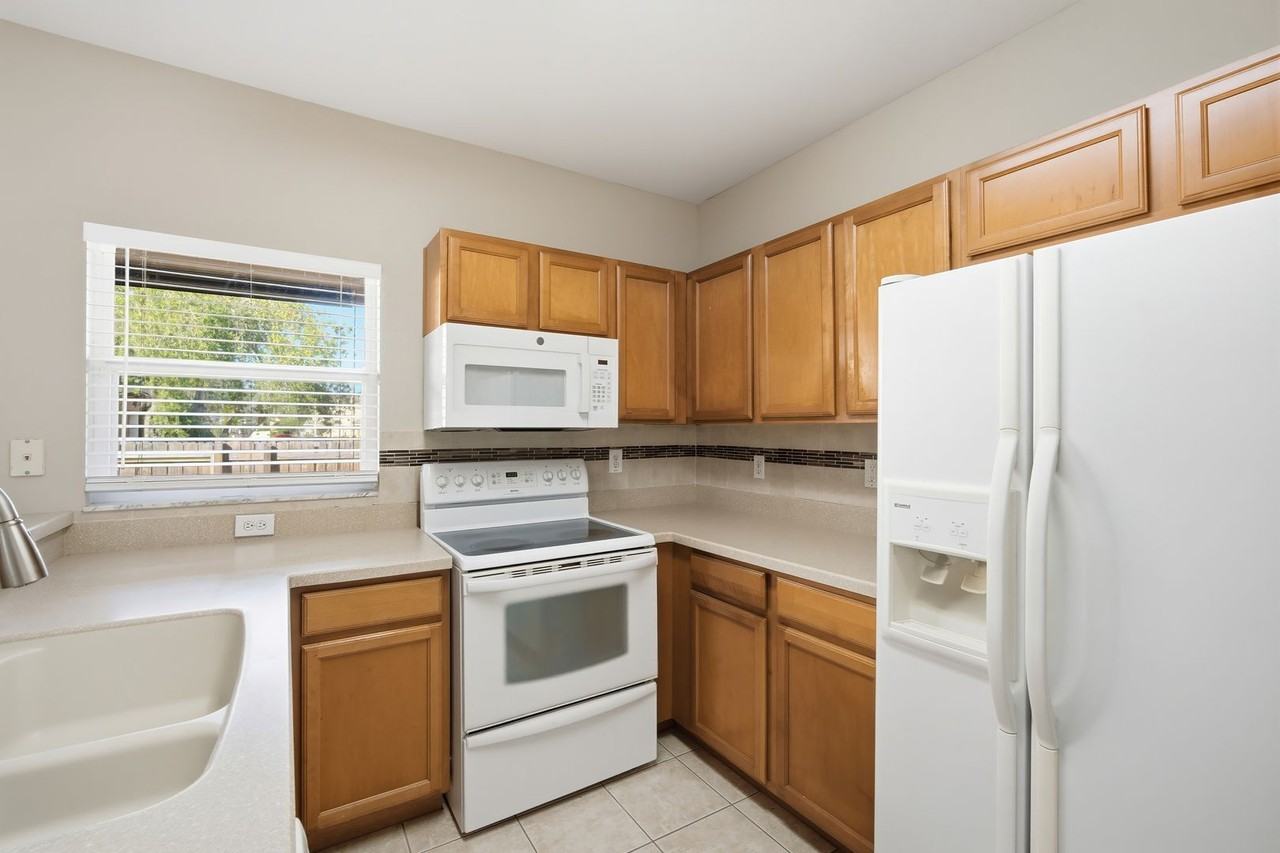 1417 Sedgwick Dr - Photo 3 of 22