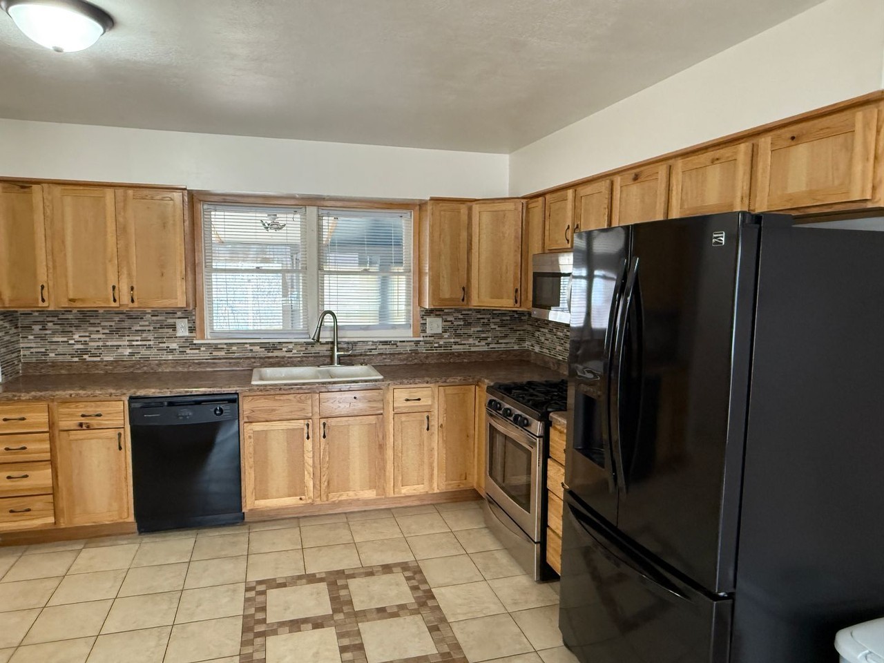 2339 Balsam Ave - Photo 4 of 18