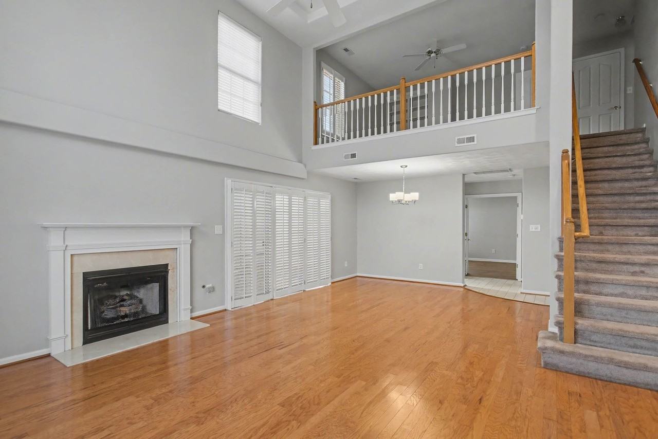 127 Waters Edge Dr - Photo 2 of 17