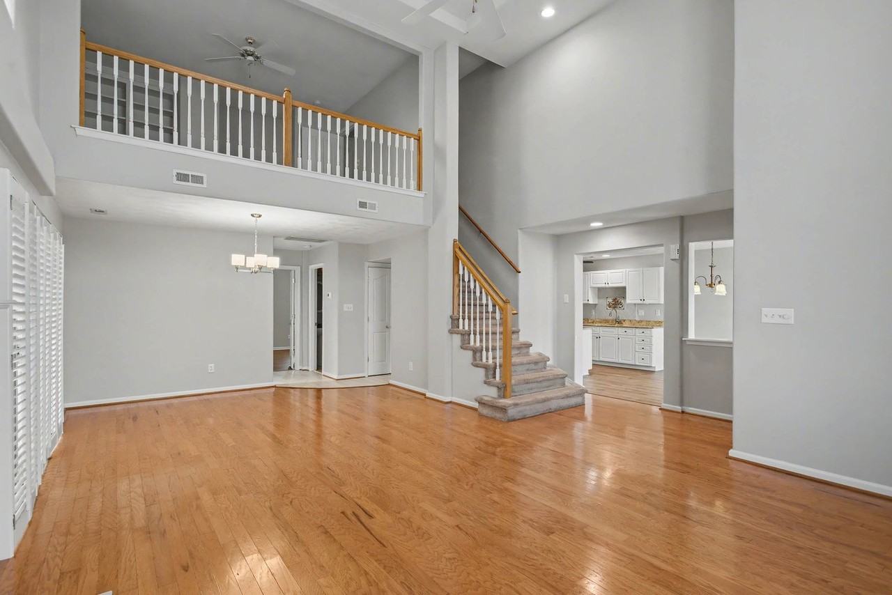 127 Waters Edge Dr - Photo 3 of 17