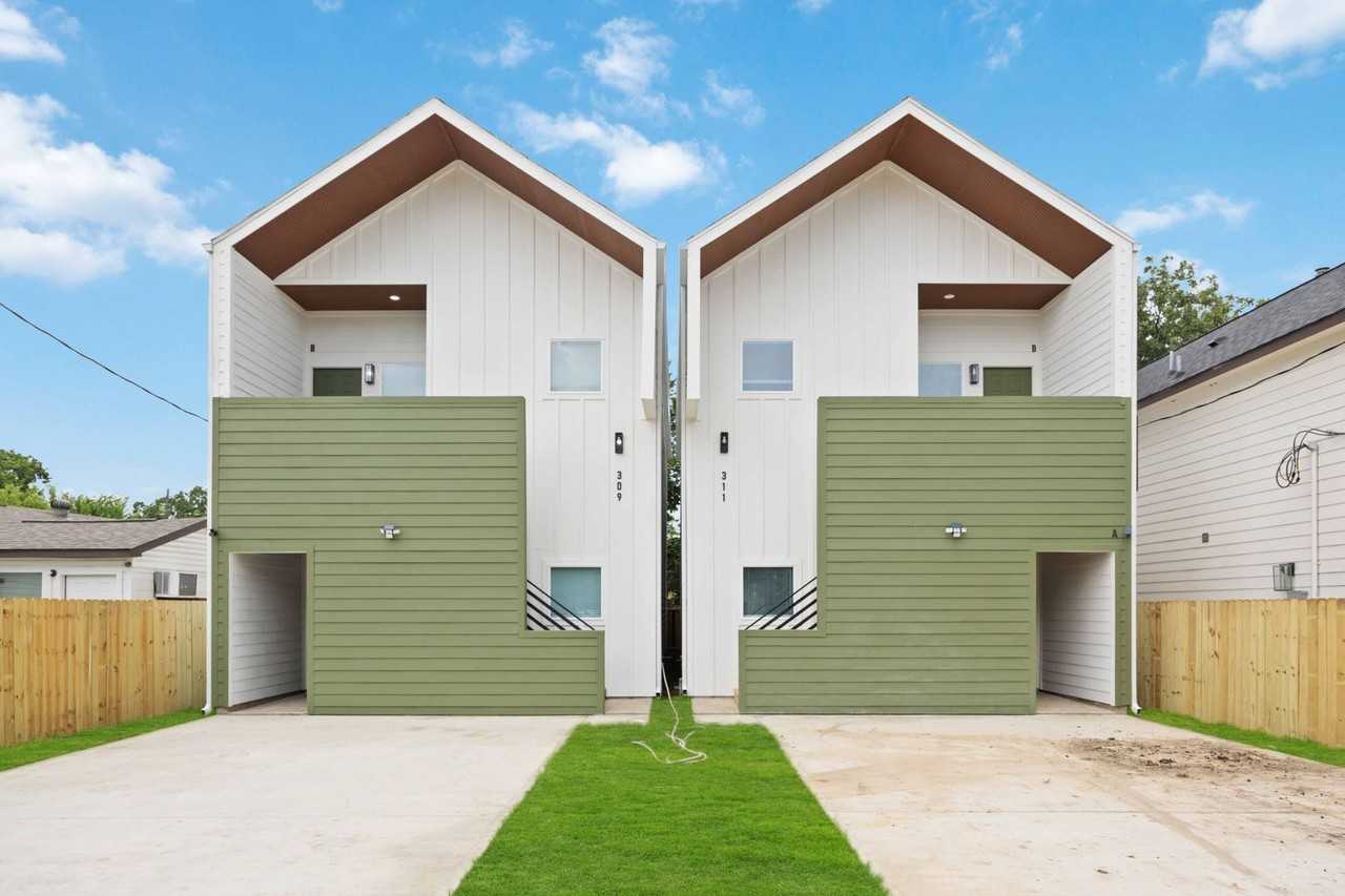 309 Massachusetts St - Photo 2 of 25