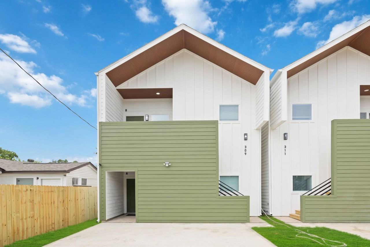 309 Massachusetts St - Photo 3 of 25