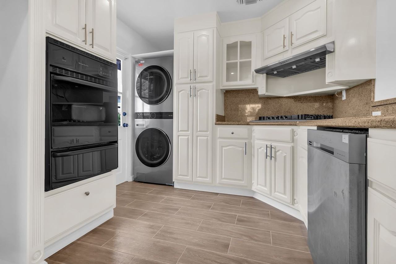 8549 5th St - Photo 7 of 22