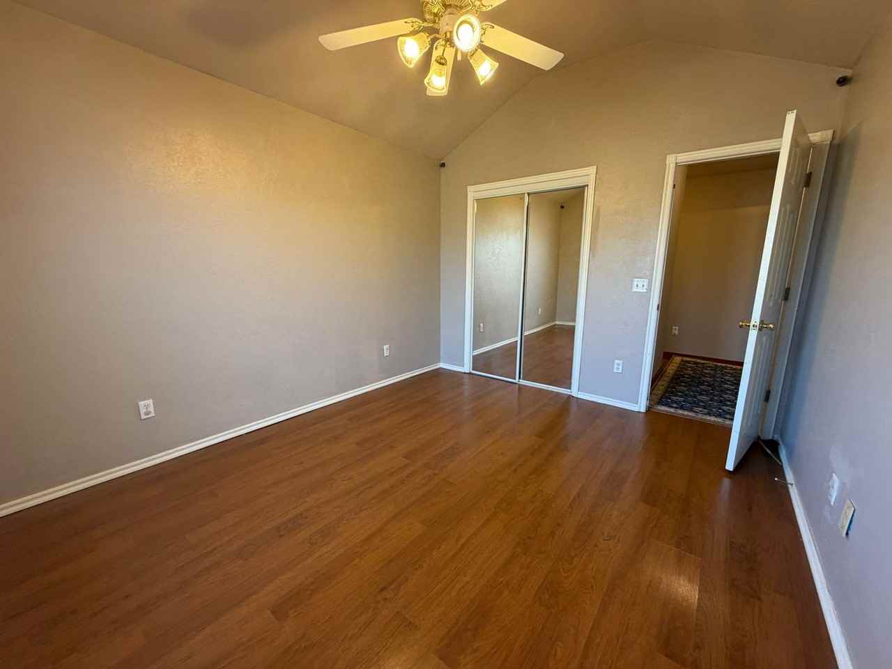 8300 Nw 77th St - Photo 4 of 18