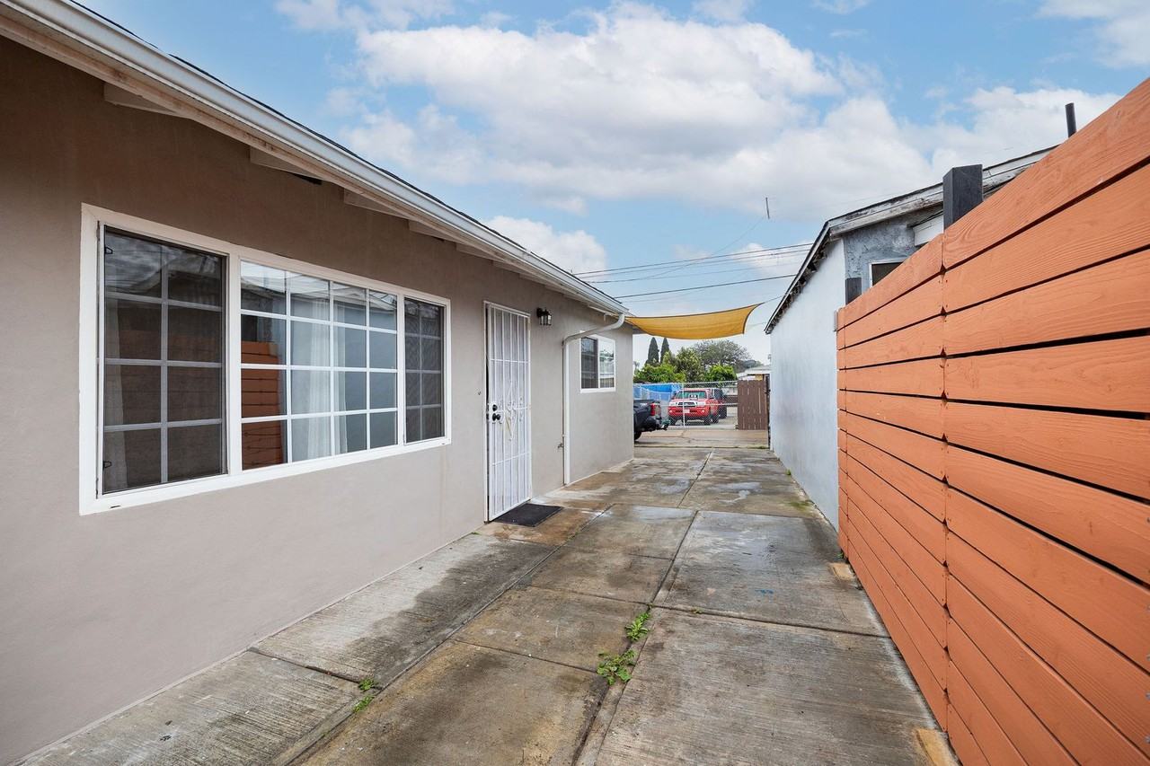 3063 Webster Ave - Photo 2 of 16