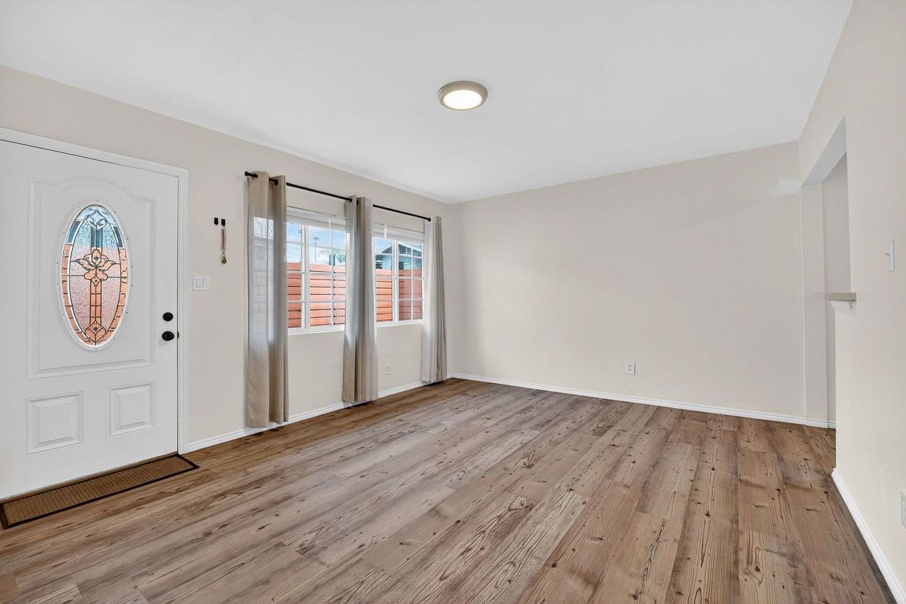 3063 Webster Ave - Photo 5 of 16