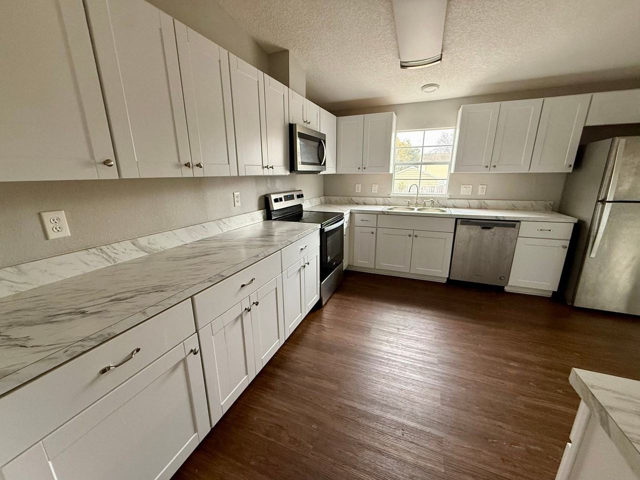 1760 Freedom Dr - Photo 4 of 12