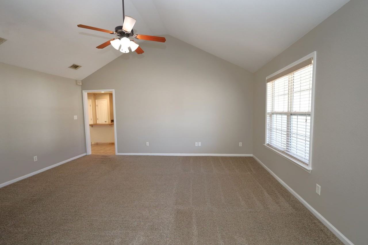 1823 Hazel Dr - Photo 3 of 14