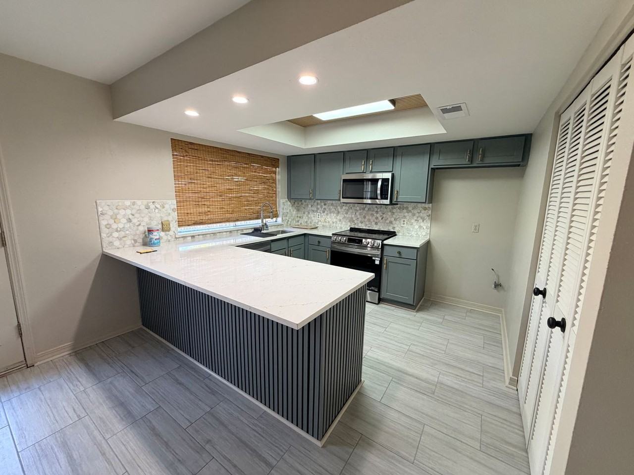 10041 Alondra St - Photo 2 of 28