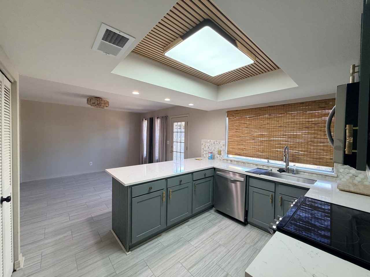 10041 Alondra St - Photo 3 of 28