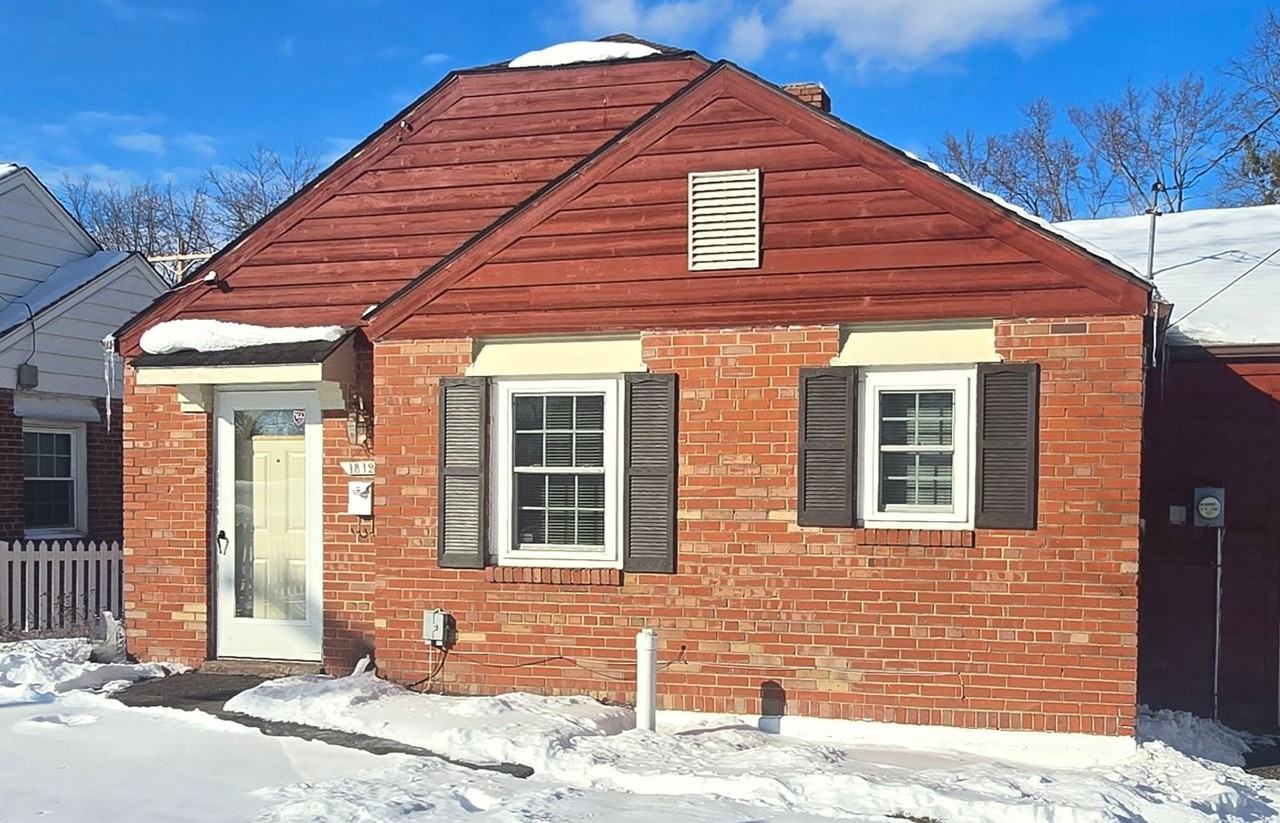 1812 Shady Crest St - Photo 2 of 16