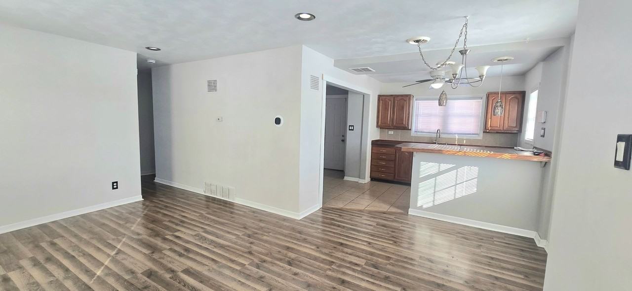 1812 Shady Crest St - Photo 5 of 16