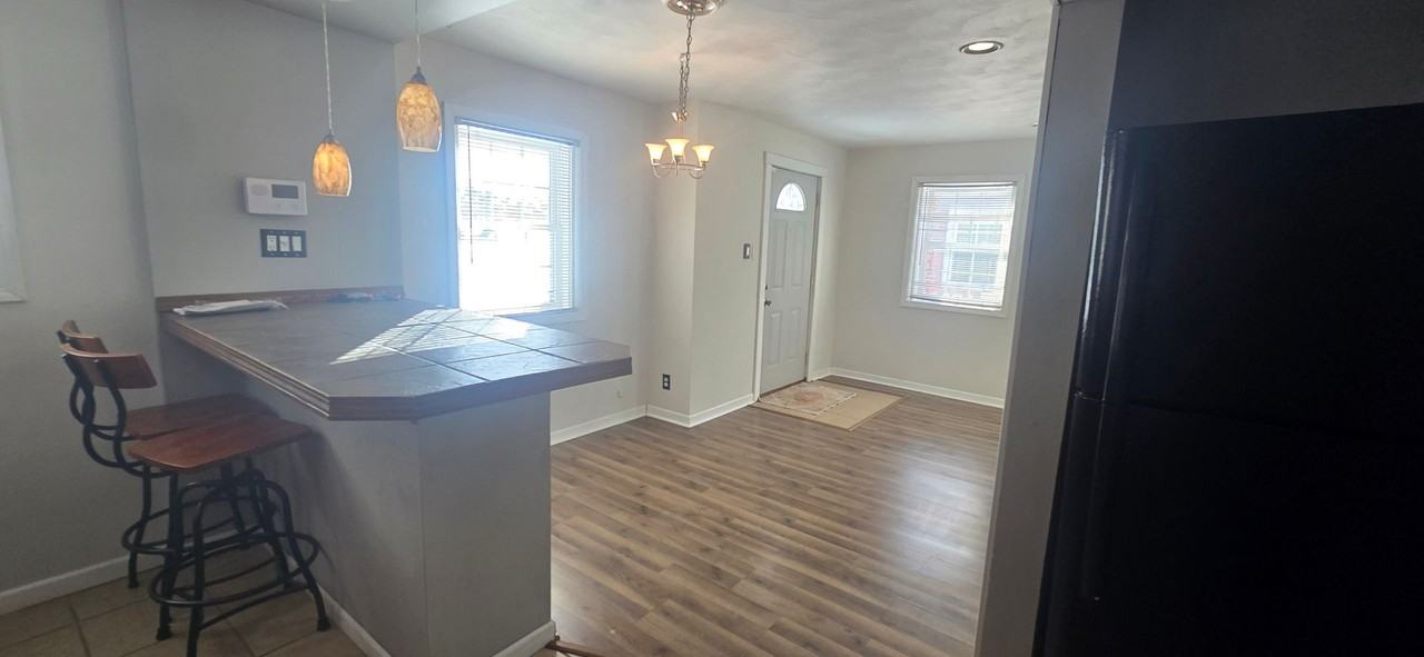 1812 Shady Crest St - Photo 7 of 16