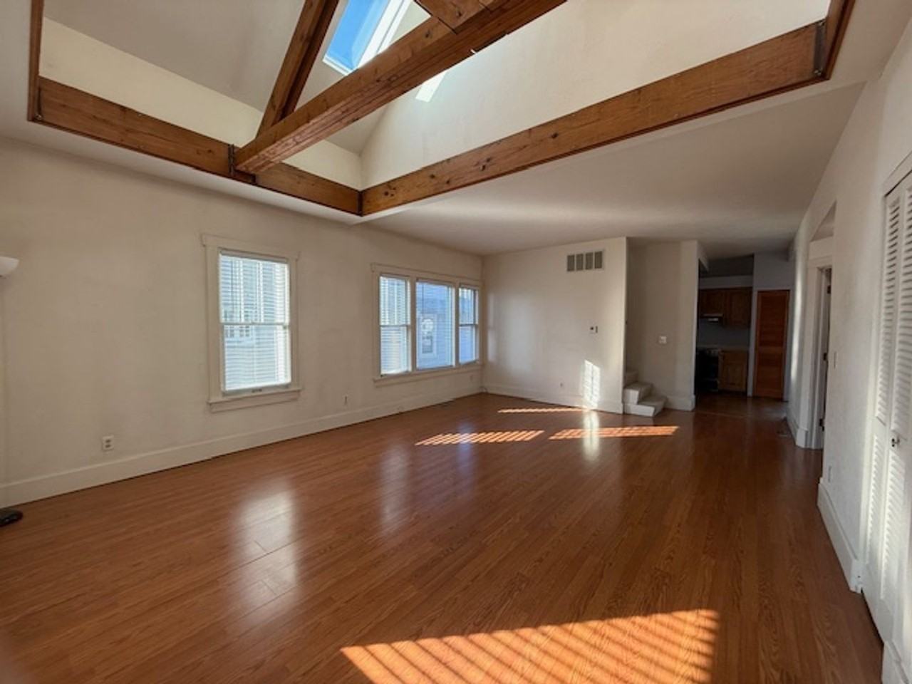 415 N Summit Ave - Photo 5 of 17