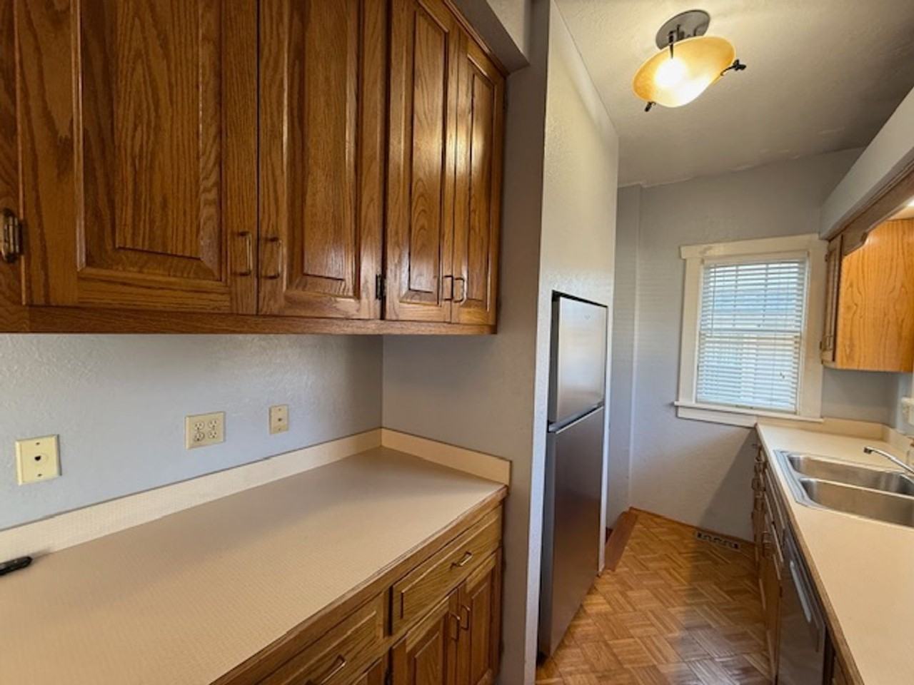 415 N Summit Ave - Photo 6 of 17