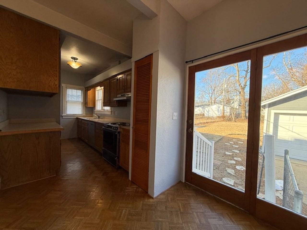 415 N Summit Ave - Photo 7 of 17