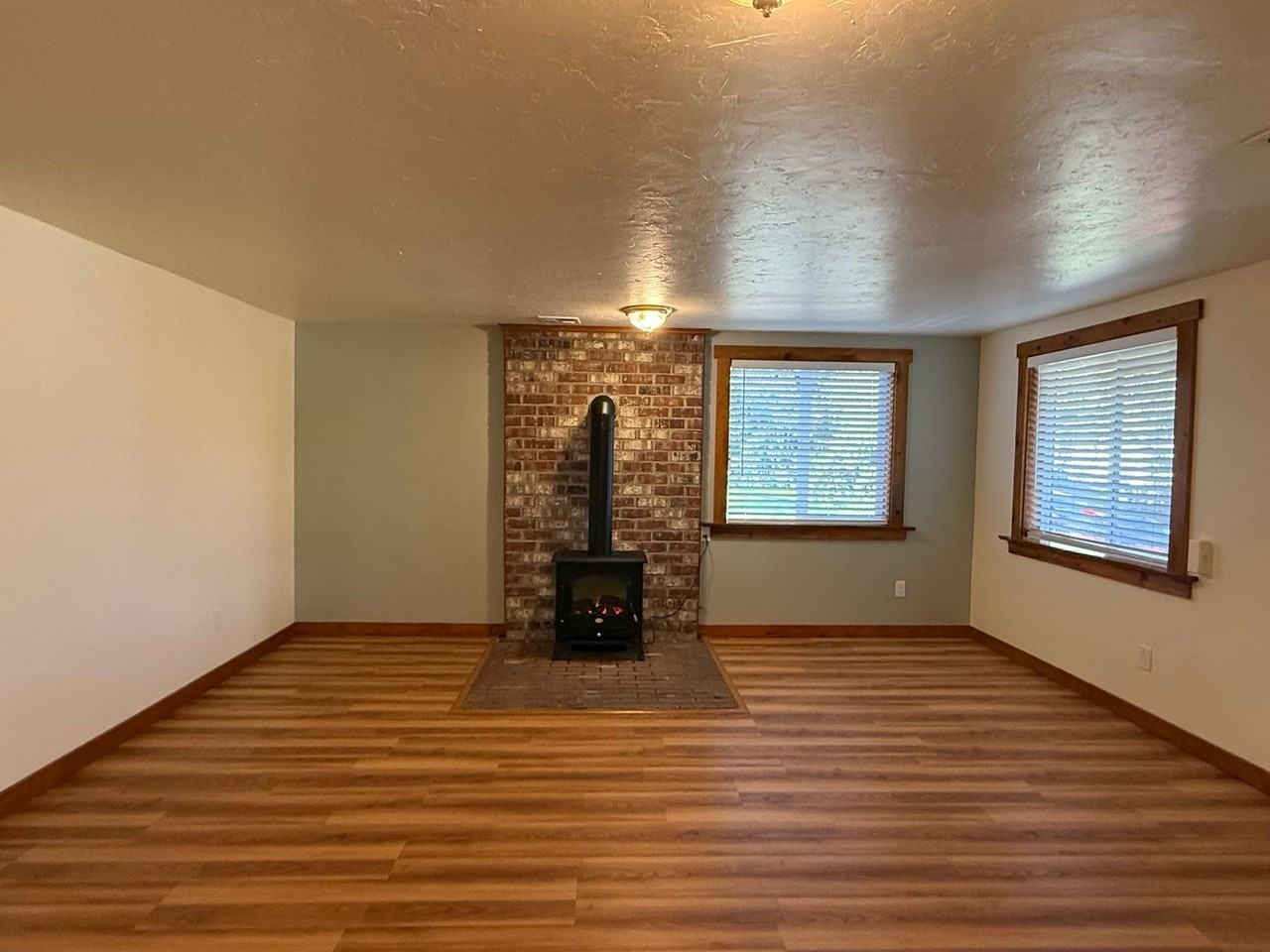 282 Sheridan St - Photo 4 of 26