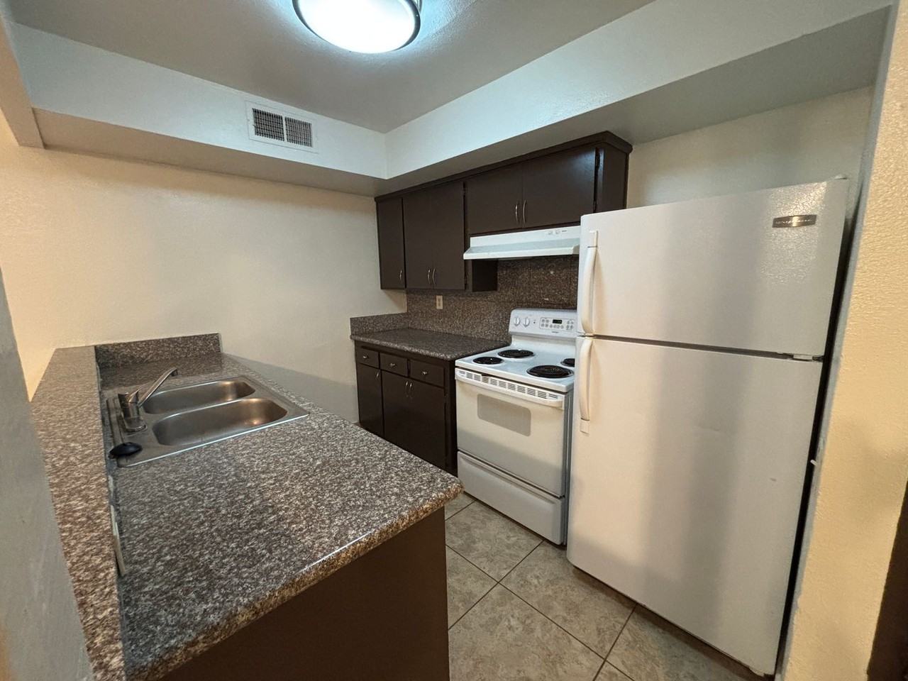 284 E El Paso Ave - Photo 7 of 18