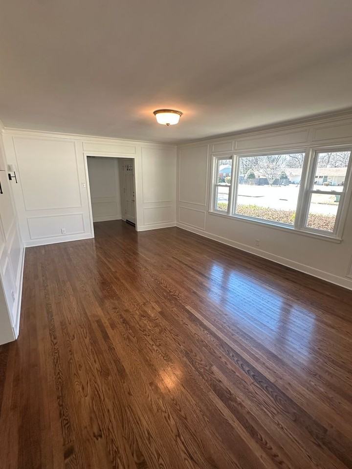 1086 Perkins Ter - Photo 3 of 13