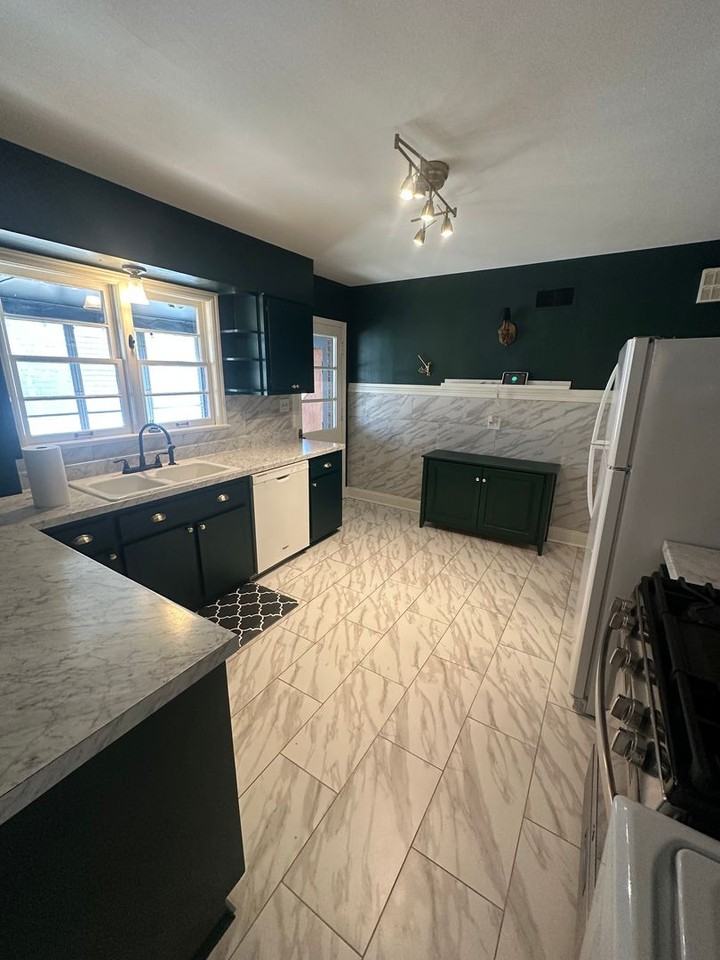 1086 Perkins Ter - Photo 4 of 13