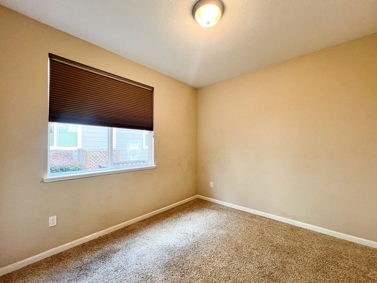 2175 Eva St - Photo 3 of 21