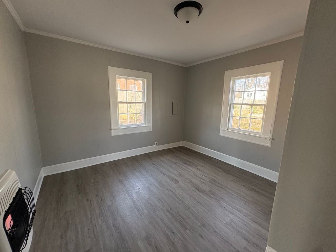611 E Main St - Photo 4 of 10
