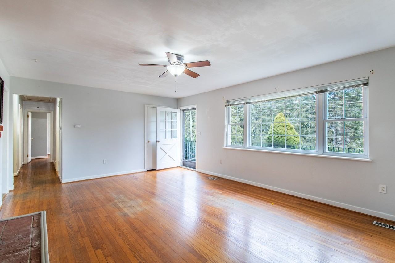 20 Delphia Dr - Photo 2 of 30