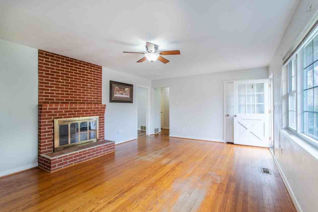 20 Delphia Dr - Photo 4 of 30